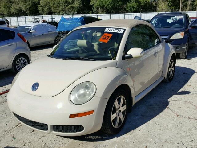 3VWPF31Y46M333162 - 2006 VOLKSWAGEN NEW BEETLE 奶油色 照片 2