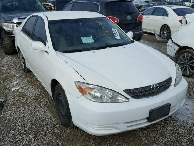 JTDBE32K720071662 - 2002 TOYOTA CAMRY LE WHITE photo 1