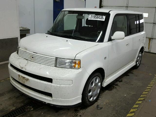 JTLKT324X50218668 - 2005 TOYOTA SCION XB WHITE photo 2