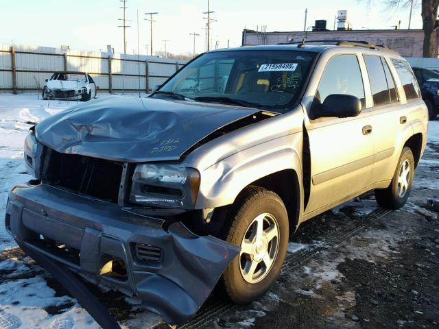 1GNDS13S152169008 - 2005 CHEVROLET TRAILBLAZE SILVER photo 2