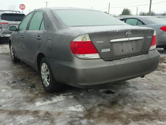 JTDBE32K353014300 - 2005 TOYOTA CAMRY LE ნაცრისფერი ფოტო 3