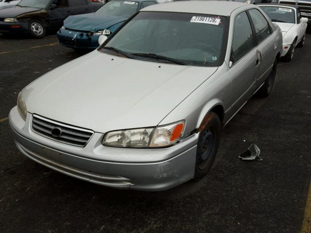 JT2BG28K7Y0498725 - 2000 TOYOTA CAMRY LE TWO TONE photo 2