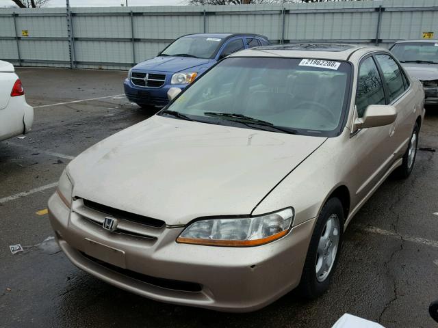 1HGCG1657YA026880 - 2000 HONDA ACCORD EX GOLD photo 2