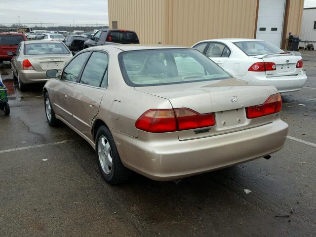 1HGCG1657YA026880 - 2000 HONDA ACCORD EX GOLD photo 3