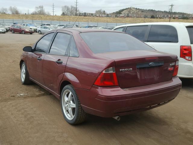 1FAFP34N26W117877 - 2006 FORD FOCUS ZX4 MAROON photo 3