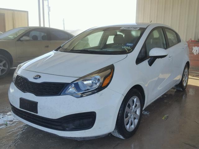 KNADM4A30F6496586 - 2015 KIA RIO LX WHITE photo 2