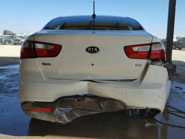 KNADM4A30F6496586 - 2015 KIA RIO LX WHITE photo 9