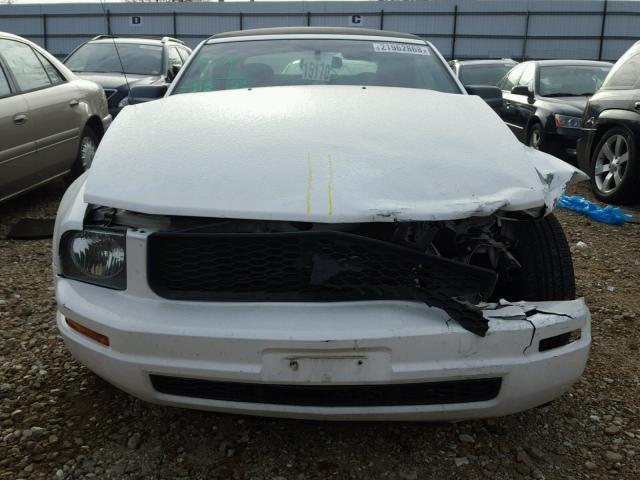 1ZVFT84N475321734 - 2007 FORD MUSTANG WHITE photo 7