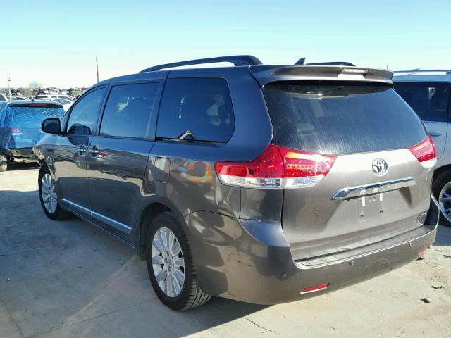 5TDYK3DCXDS405353 - 2013 TOYOTA SIENNA XLE GRAY photo 3