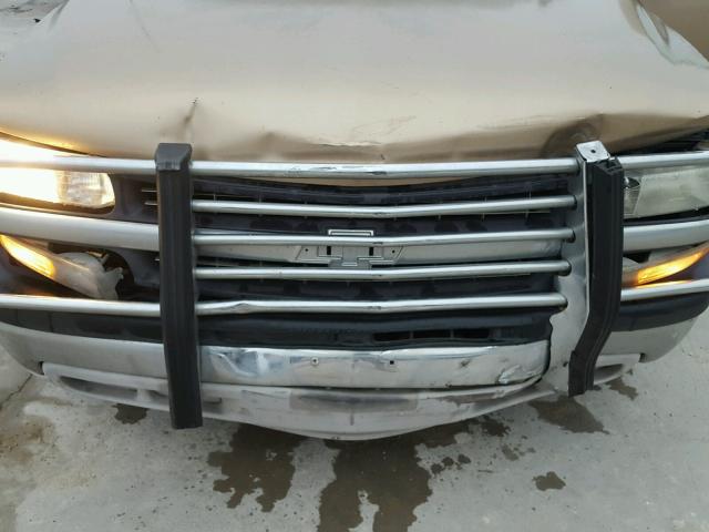 2GCEC19T211229611 - 2001 CHEVROLET SILVERADO GOLD photo 9