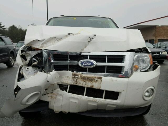 1FMCU0DG7BKB94327 - 2011 FORD ESCAPE XLT WHITE photo 9