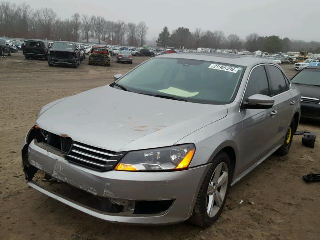 1VWBP7A34DC082483 - 2013 VOLKSWAGEN PASSAT SE GRAY photo 2