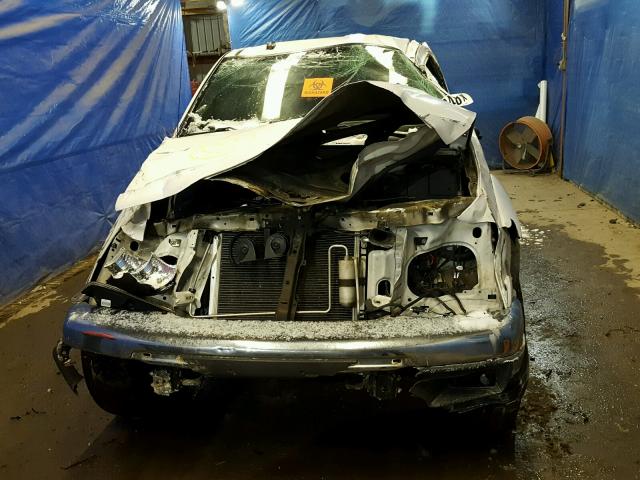 1GCDT43E888229045 - 2008 CHEVROLET COLORADO L WHITE photo 9