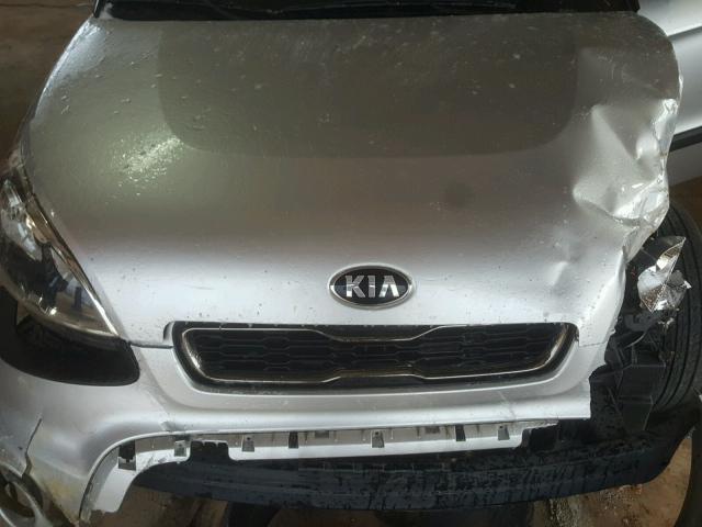 KNDJT2A52D7776242 - 2013 KIA SOUL SILVER photo 7