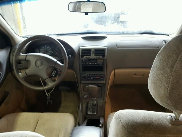 JN1CA31D4YT505744 - 2000 NISSAN MAXIMA GLE BEIGE photo 9