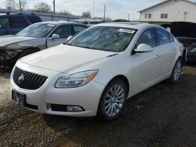 2G4GS5EV2C9213564 - 2012 BUICK REGAL PREM WHITE photo 2