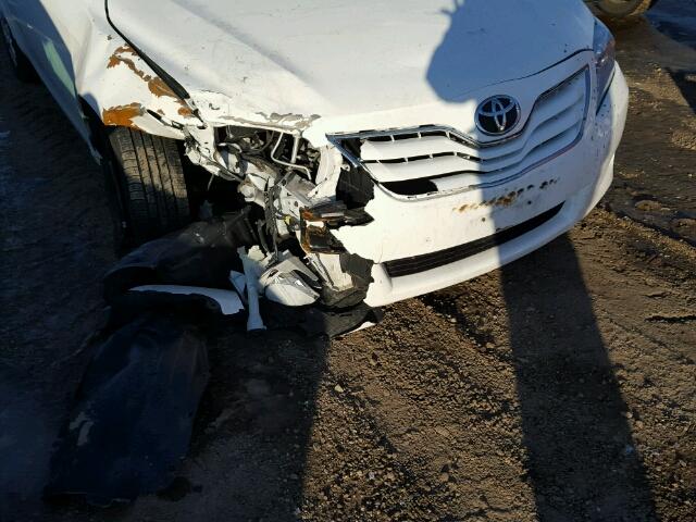4T1BF3EK4BU736210 - 2011 TOYOTA CAMRY BASE WHITE photo 9