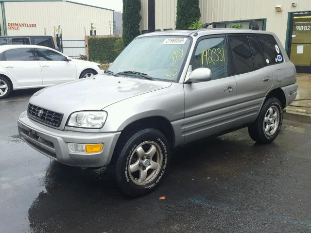 JT3GP10V3Y7069431 - 2000 TOYOTA RAV4 GRAY photo 2