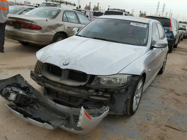 WBAPH57599NL77140 - 2009 BMW 328 I SULE SILVER photo 2