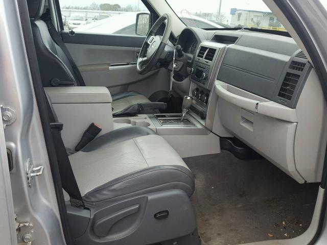 1J8GP58K98W229971 - 2008 JEEP LIBERTY LI SILVER photo 5