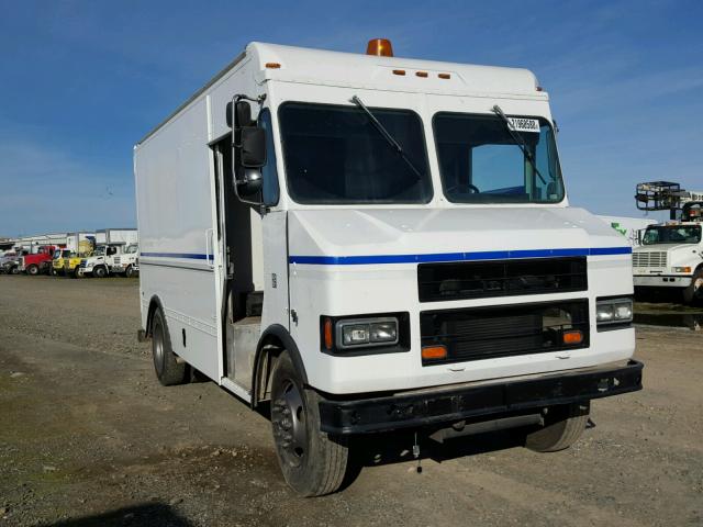 4UZAASBWX1CH58618 - 2001 FREIGHTLINER CHASSIS M WHITE photo 1