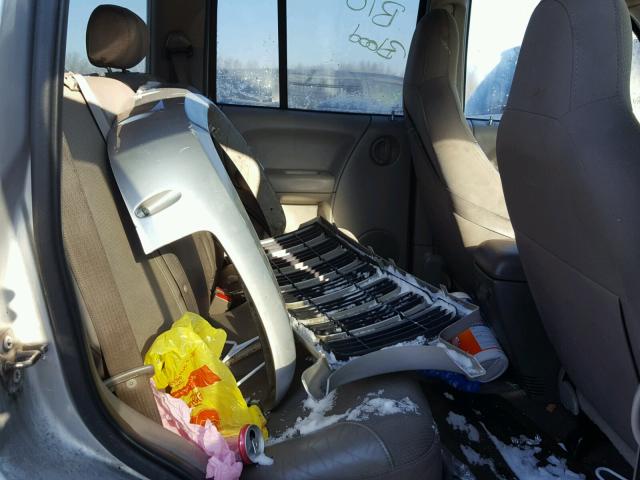 1J4GL38K34W251993 - 2004 JEEP LIBERTY RE SILVER photo 6