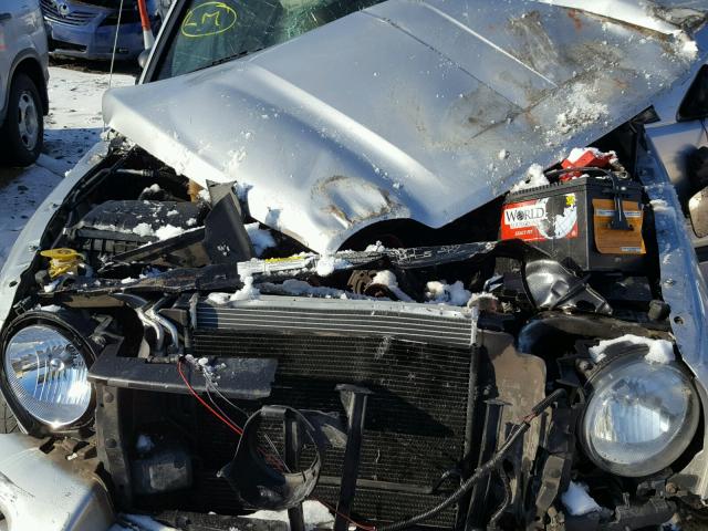 1J4GL38K34W251993 - 2004 JEEP LIBERTY RE SILVER photo 7