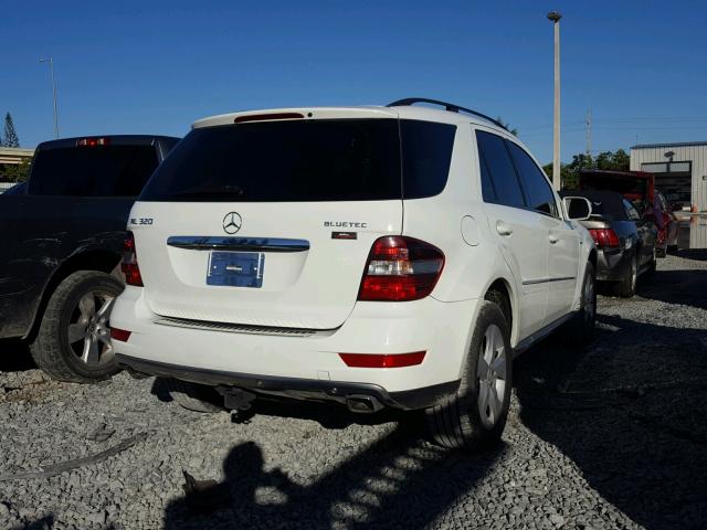 4JGBB25E39A499527 - 2009 MERCEDES-BENZ ML WHITE photo 4