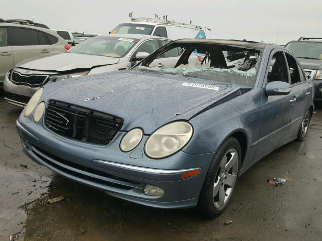 WDBUF65J24A402394 - 2004 MERCEDES-BENZ E 320 BLUE photo 2