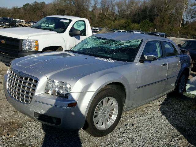 2C3CA4CD1AH132475 - 2010 CHRYSLER 300 TOURIN SILVER photo 2