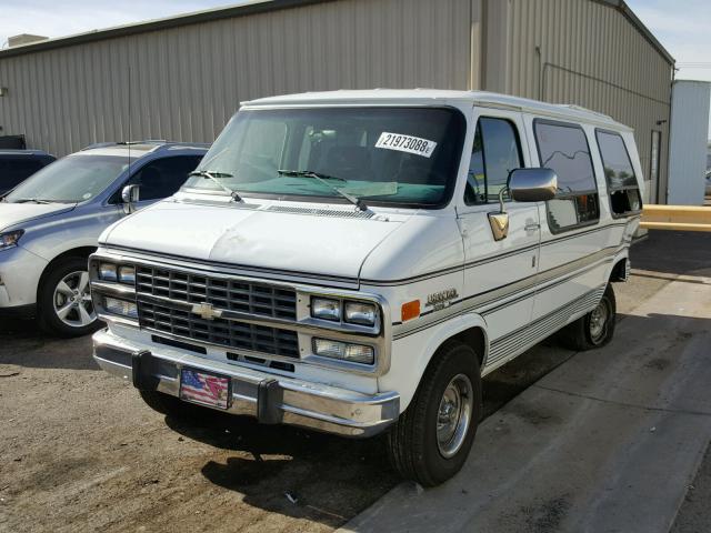 1GBEG25KXSF125129 - 1995 CHEVROLET G20 WHITE photo 2