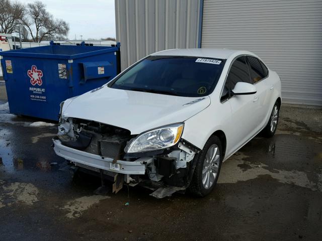 1G4PP5SK1G4125609 - 2016 BUICK VERANO WHITE photo 2