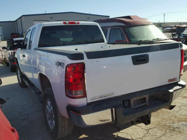 1GT22ZCG8BZ465060 - 2011 GMC SIERRA K25 WHITE photo 3