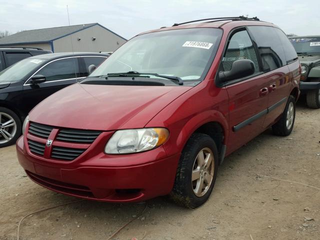 1D4GP45R55B419503 - 2005 DODGE CARAVAN SX RED photo 2