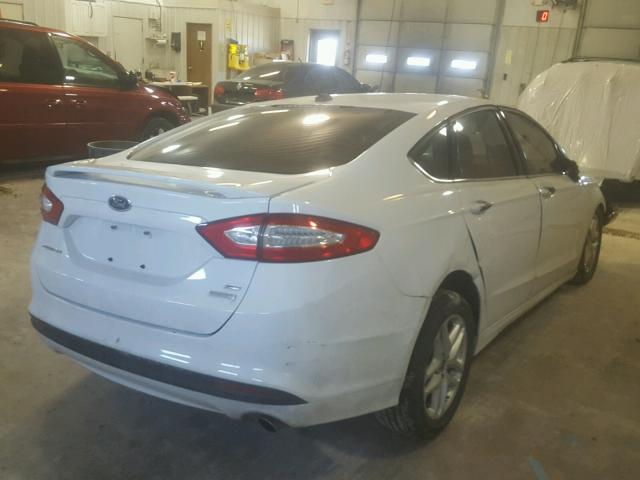 1FA6P0HD9E5381084 - 2014 FORD FUSION SE WHITE photo 4