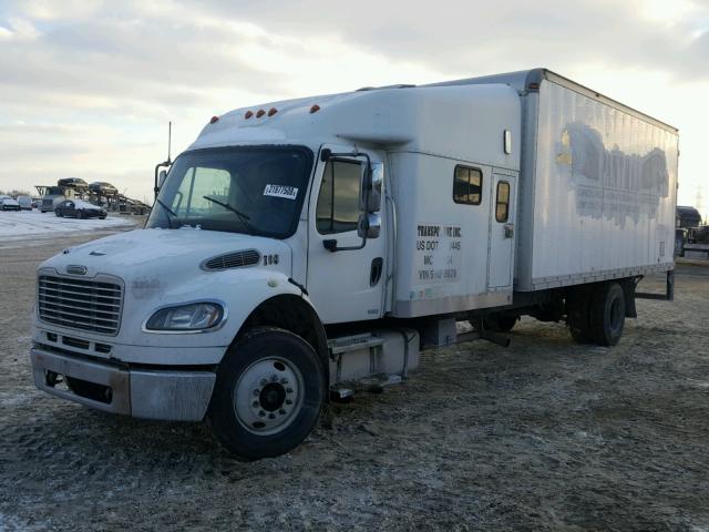 1FVACXDA65HU18678 - 2005 FREIGHTLINER M2 106 MED WHITE photo 2