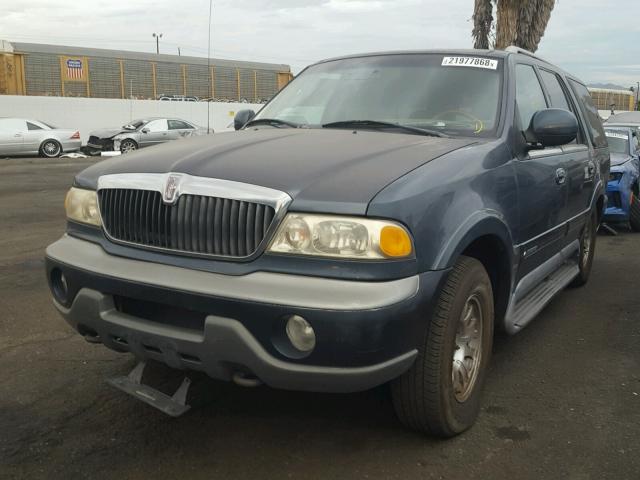 5LMPU28L3WLJ60273 - 1998 LINCOLN NAVIGATOR BLUE photo 2