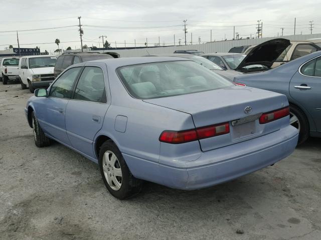 JT2BG22K3W0144965 - 1998 TOYOTA CAMRY CE BLUE photo 3