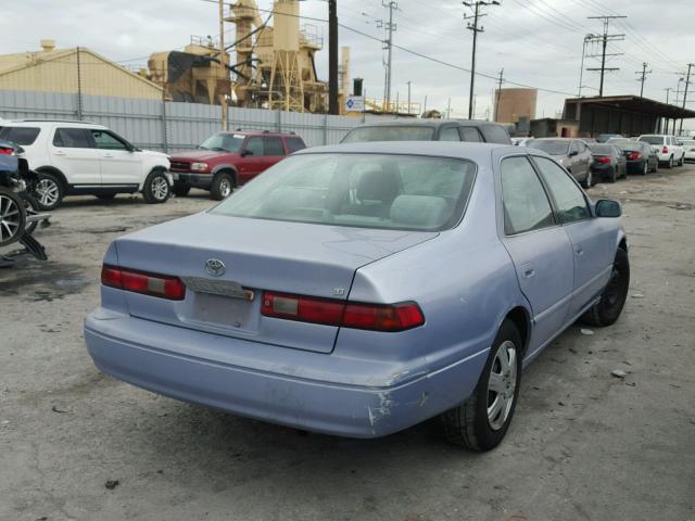 JT2BG22K3W0144965 - 1998 TOYOTA CAMRY CE BLUE photo 4