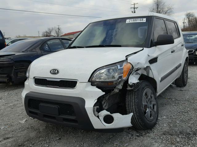 KNDJT2A16B7317094 - 2011 KIA SOUL WHITE photo 2