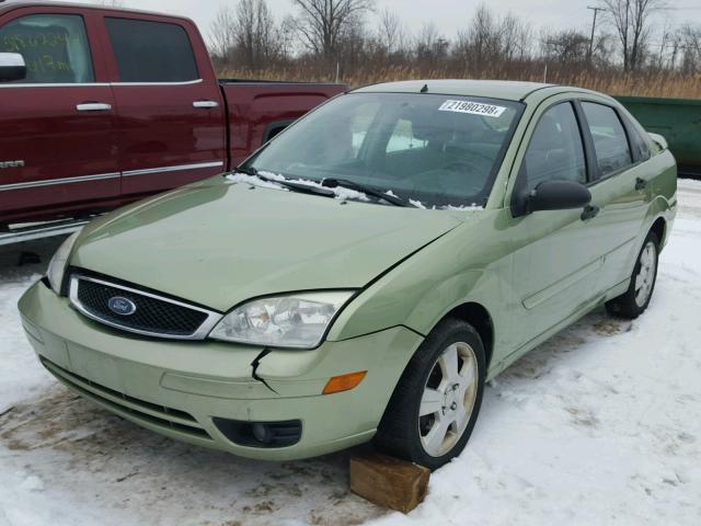 1FAHP34N17W129142 - 2007 FORD FOCUS ZX4 GREEN photo 2