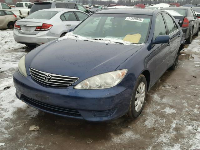 4T1BE32K05U004846 - 2005 TOYOTA CAMRY LE BLUE photo 2