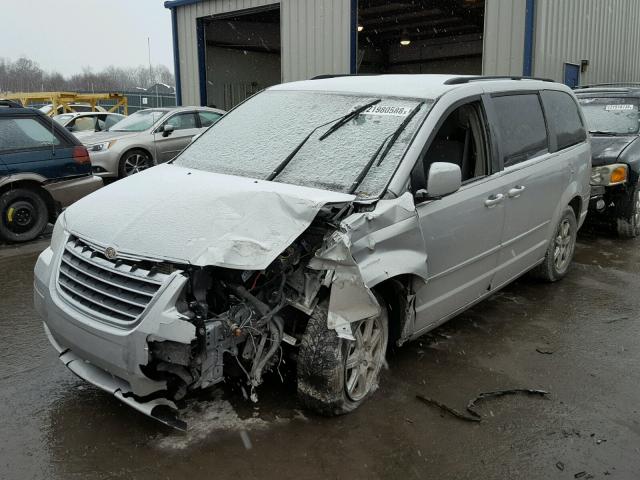 2A4RR5D16AR284930 - 2010 CHRYSLER TOWN & COU SILVER photo 2