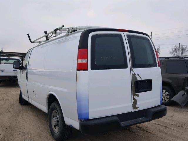 1GCGG25V261240244 - 2006 CHEVROLET EXPRESS G2 WHITE photo 3