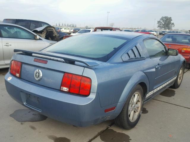 1ZVFT80NX55123419 - 2005 FORD MUSTANG BLUE photo 4