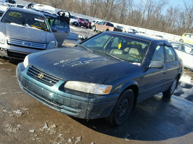 4T1BG22K7VU073733 - 1997 TOYOTA CAMRY CE GREEN photo 2