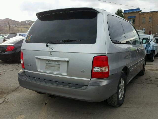 KNDUP132056716319 - 2005 KIA SEDONA EX SILVER photo 4