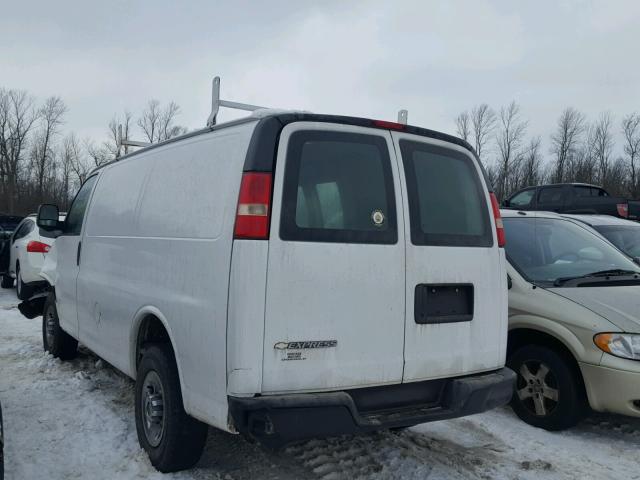 1GCGG25C691141994 - 2009 CHEVROLET EXPRESS G2 WHITE photo 3