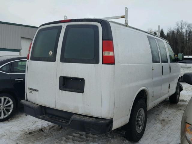 1GCGG25C691141994 - 2009 CHEVROLET EXPRESS G2 WHITE photo 4