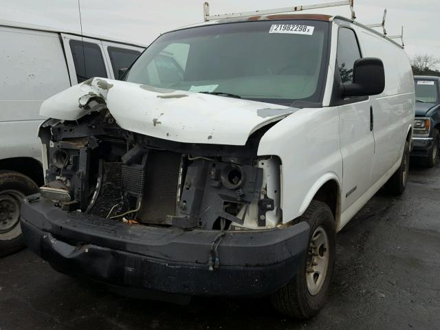 1GTHG39U731154290 - 2003 GMC SAVANA G35 WHITE photo 2